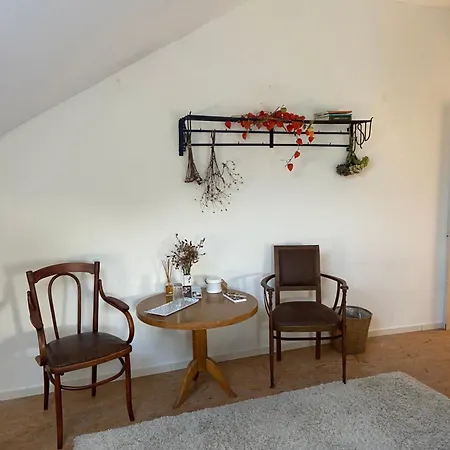 Le Pigeonnier Des Voyageurs Le Pigeonnier Des Voyageurs Aeroport Charleroi Bed & Breakfast 3*