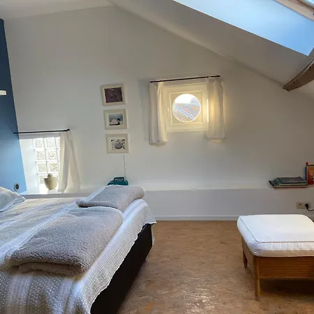 Le Pigeonnier Des Voyageurs Le Pigeonnier Des Voyageurs Aeroport Charleroi Bed & Breakfast 3*