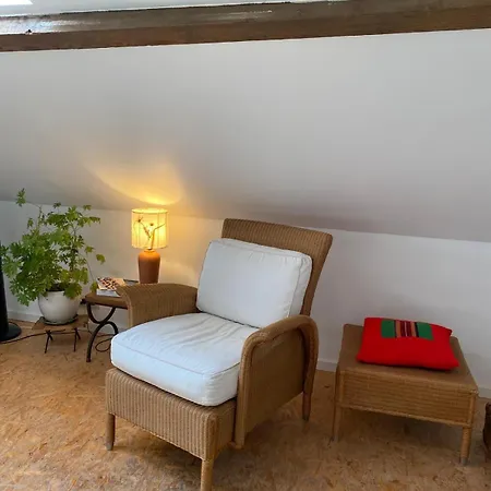 Le Pigeonnier Des Voyageurs Le Pigeonnier Des Voyageurs Aeroport Charleroi Bed & Breakfast