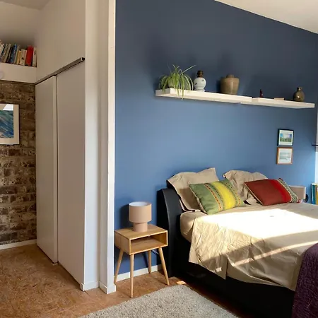 Le Pigeonnier Des Voyageurs Le Pigeonnier Des Voyageurs Aeroport Charleroi Bed & Breakfast 3*