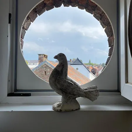 Le Pigeonnier Des Voyageurs Le Pigeonnier Des Voyageurs Aeroport Charleroi 3* Pont-à-Celles