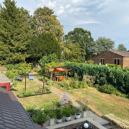 Le Pigeonnier Des Voyageurs Le Pigeonnier Des Voyageurs Aeroport Charleroi Bed & Breakfast